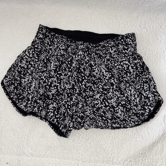 Lululemon Choose A Side Reversible Athletic Short - Picture 4 of 11